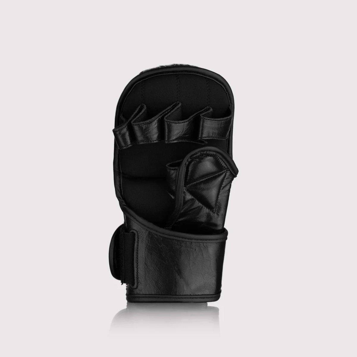 Canlo MMA gloves - Detailed view of open palm design for grapples