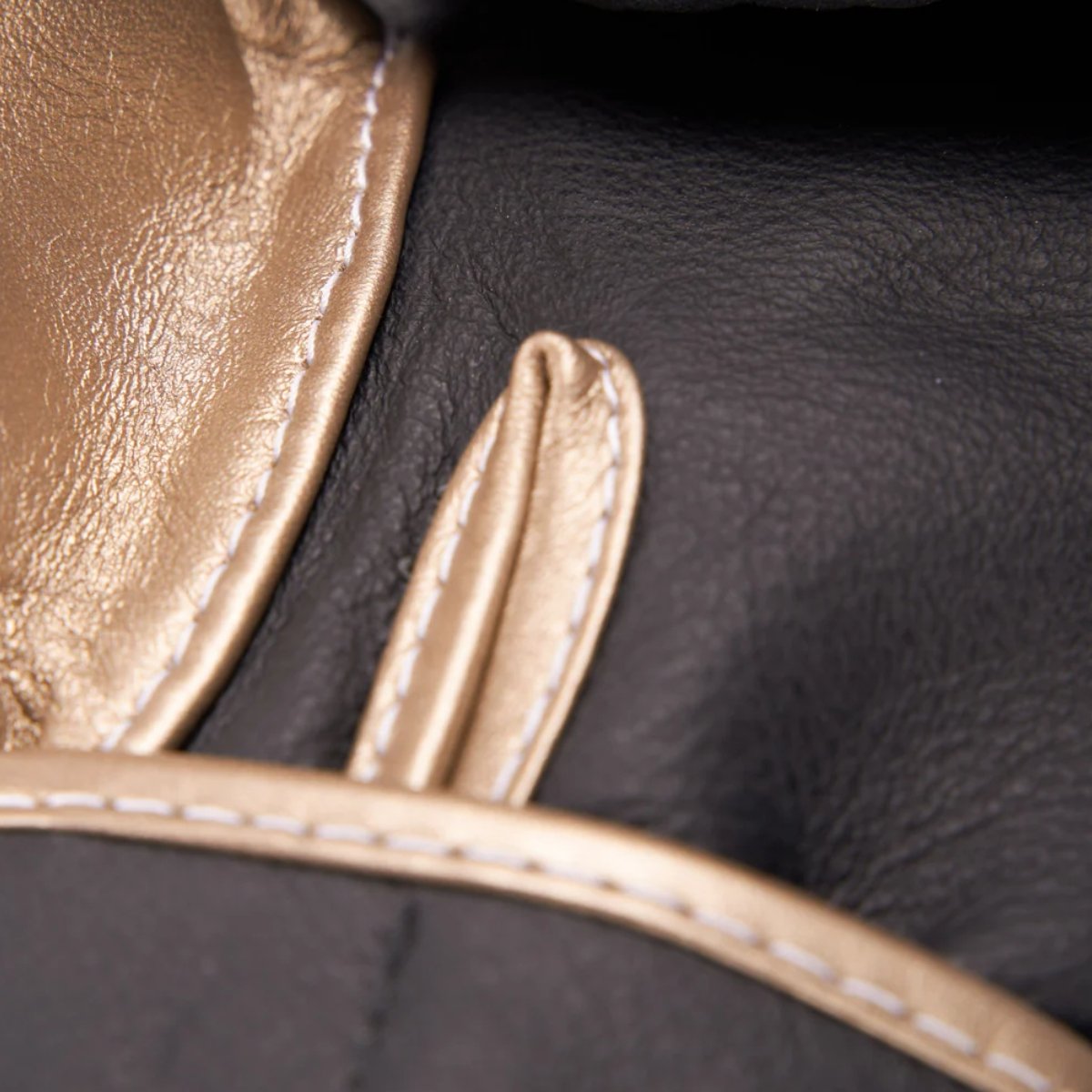 Canlo New Bag Mitt Golden - Secure wrist closure for heavy bag training